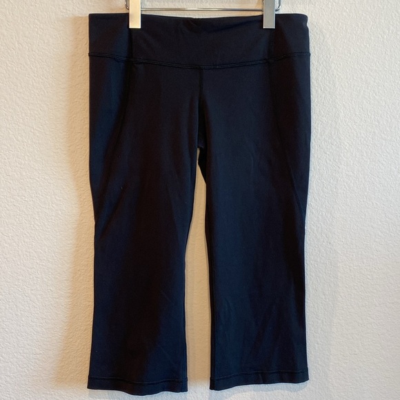 Lululemon Women's Throwback Gather and Crow Crop 21" Split Hem Yoga Leggings 10 - Picture 3 of 9